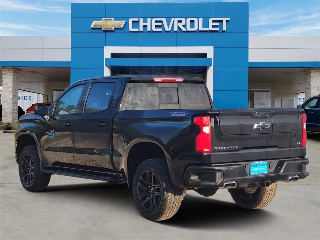 2025 Chevrolet Silverado 1500 LT Trail Boss photo 3