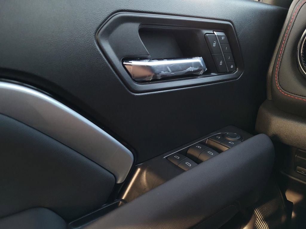 2025 Chevrolet Colorado Z71 - Photo 17