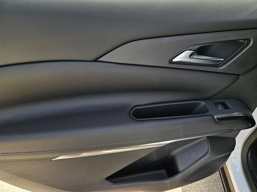 2027 Chevrolet Traverse LT - Photo 8