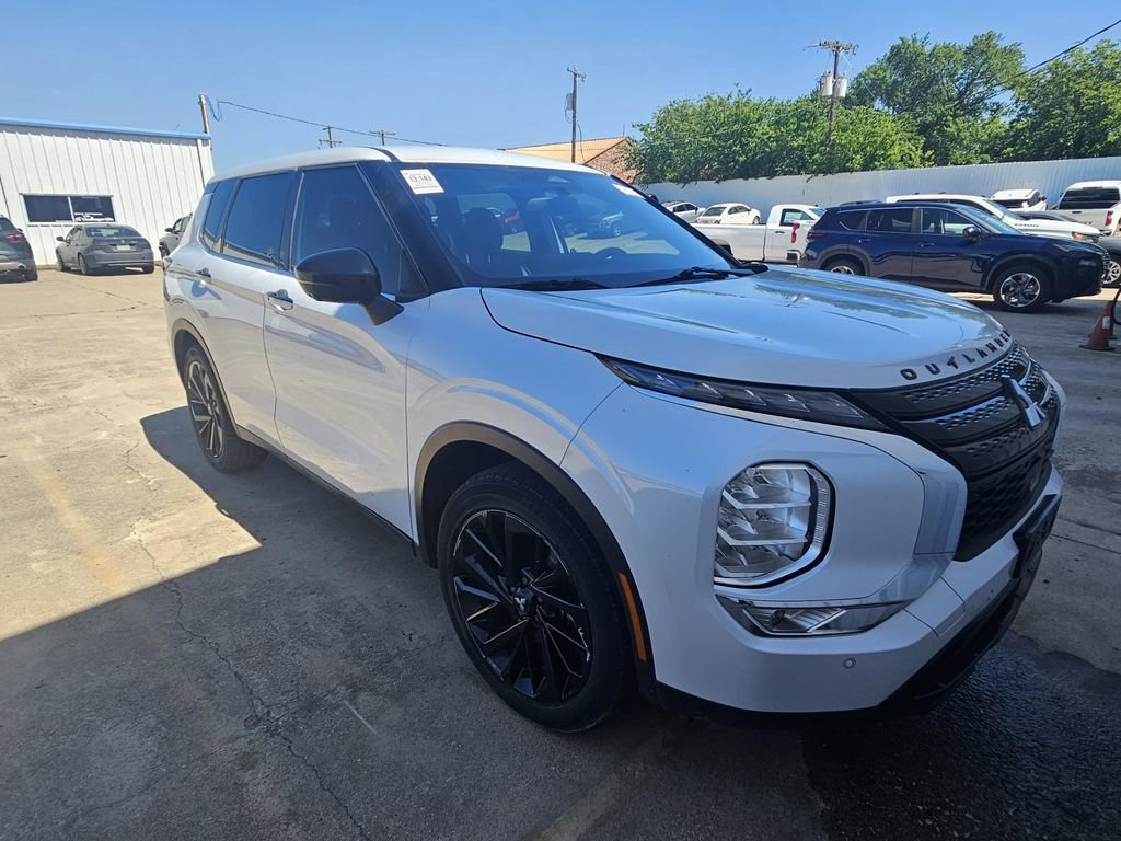 2023 Mitsubishi Outlander SE Black Edition 2WD's photo