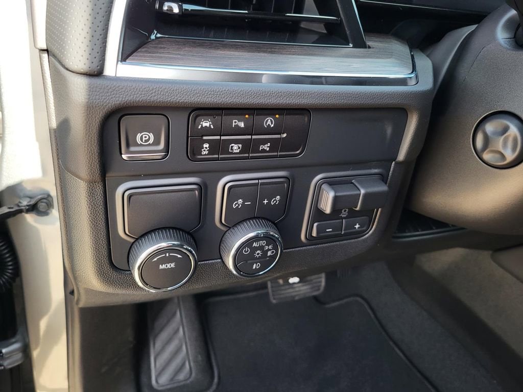 2025 Chevrolet Suburban Premier - Photo 10