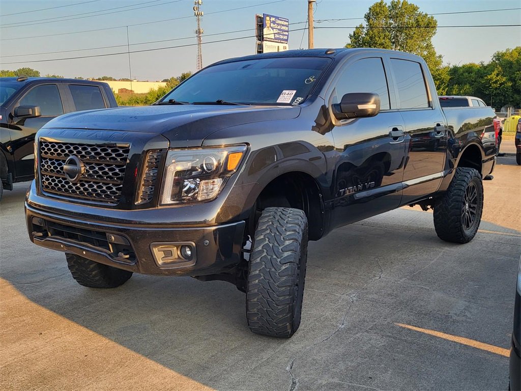 2019 Nissan Titan SV photo 3