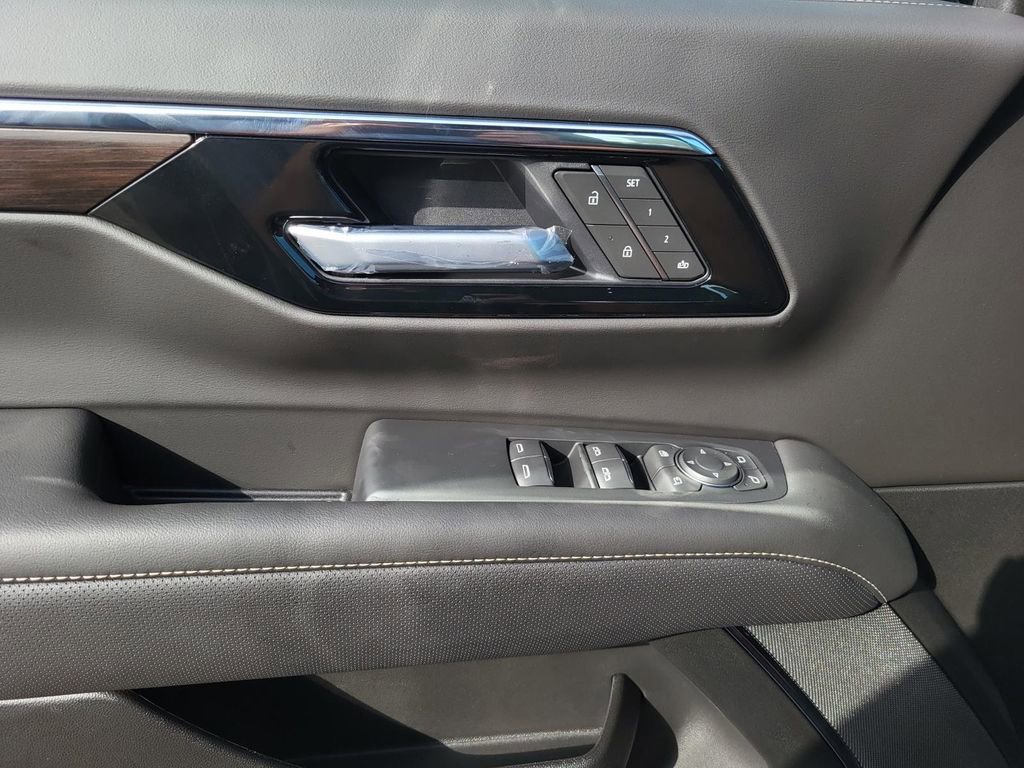 2025 Chevrolet Suburban Premier - Photo 19