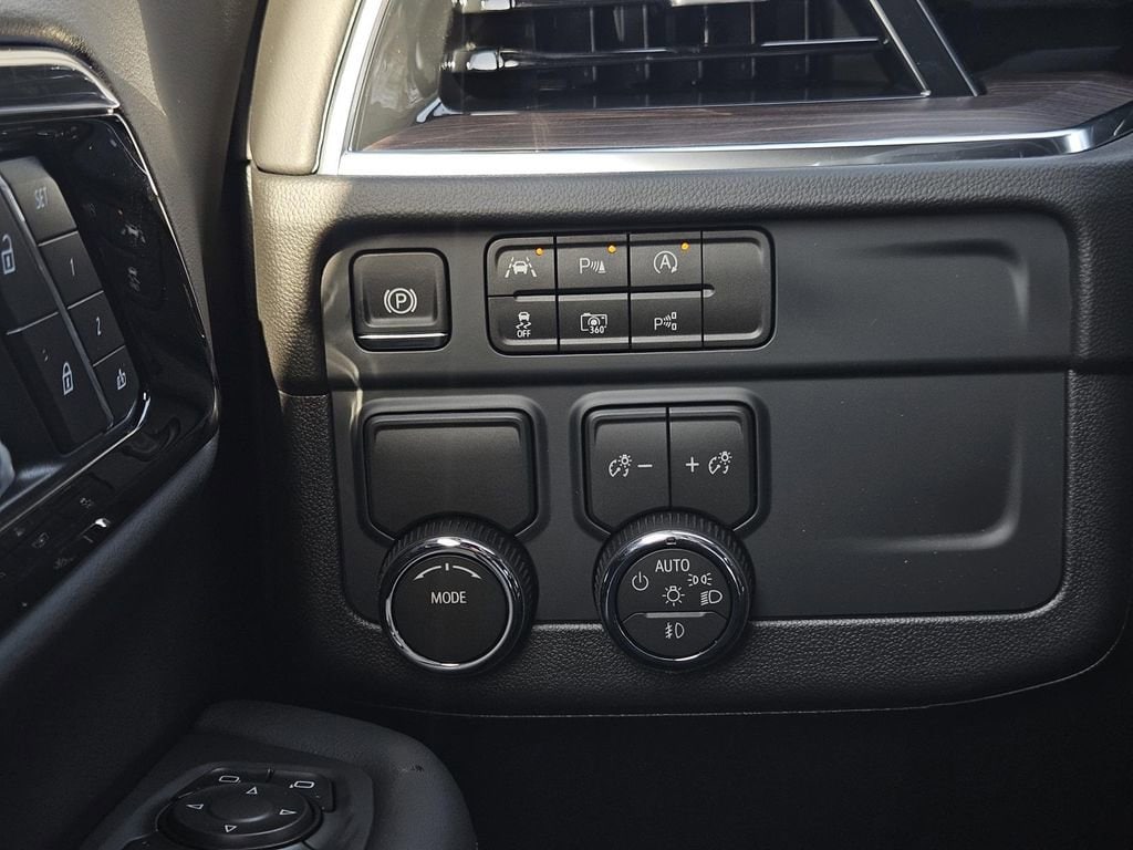 2026 Chevrolet Suburban LT - Photo 23