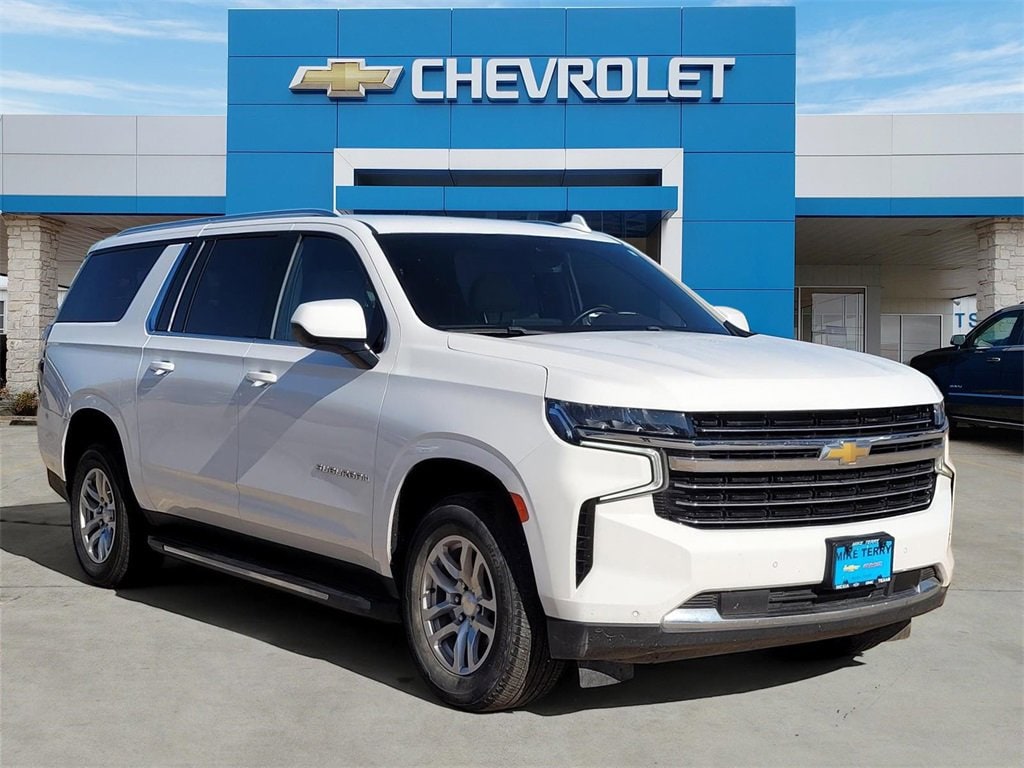 2023 Chevrolet Suburban LT's photo