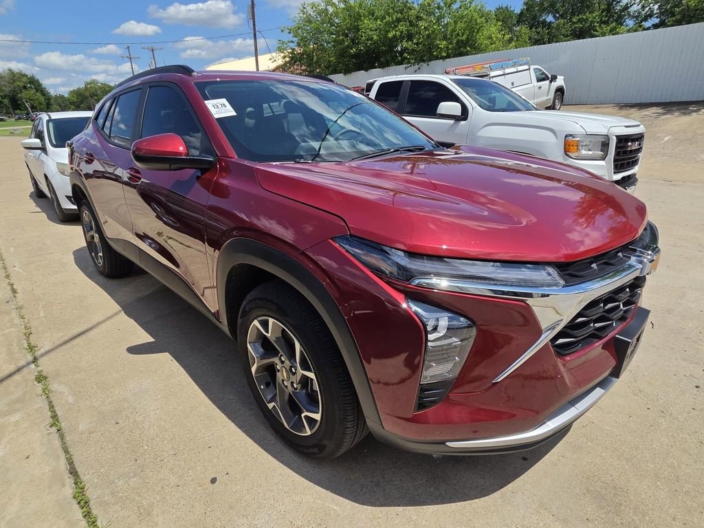 Used 2025 Chevrolet Trax LT SUV