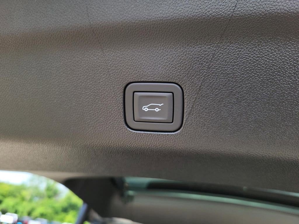 2025 Chevrolet Suburban Premier - Photo 8