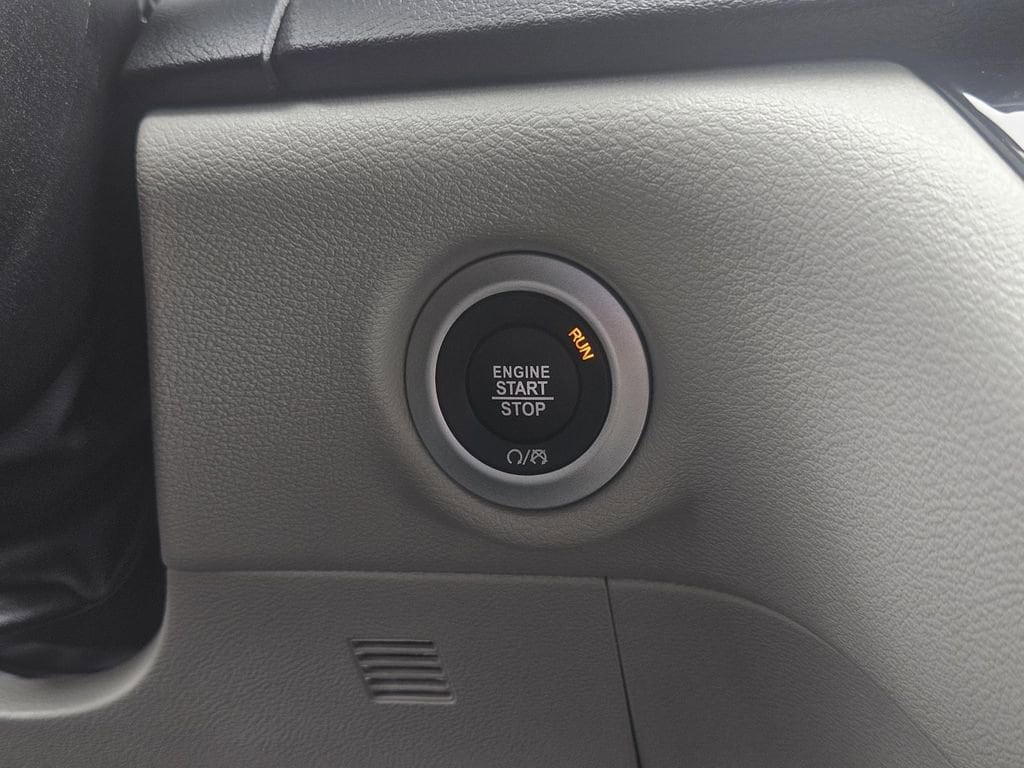 2024 Chrysler Pacifica Touring L - Photo 18