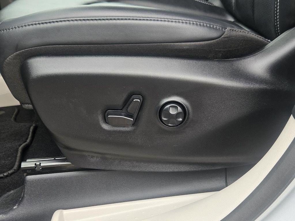 2024 Chrysler Pacifica Touring L - Photo 25