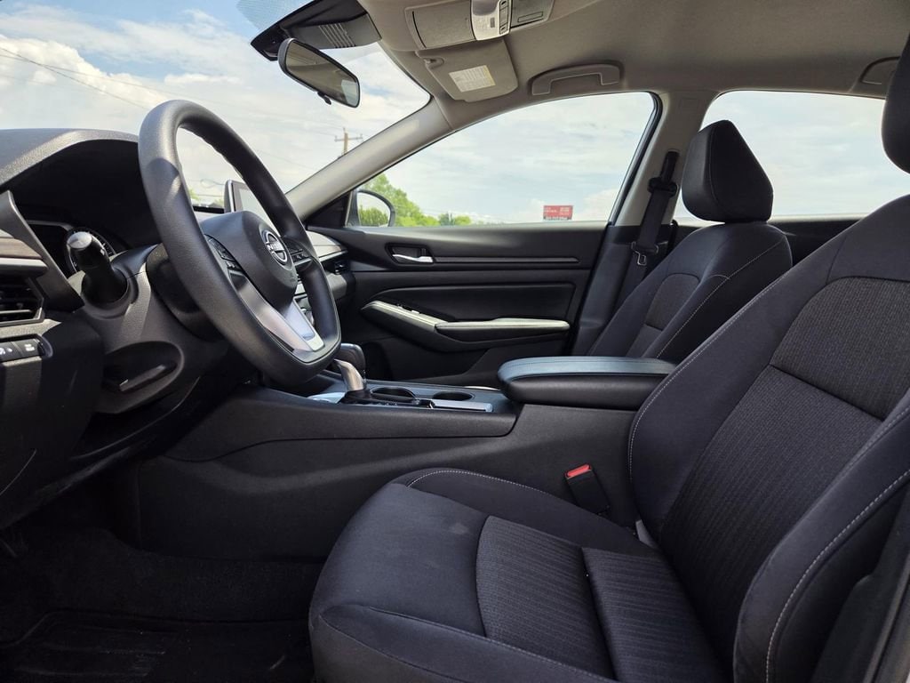 2025 Nissan Altima SV - Photo 8