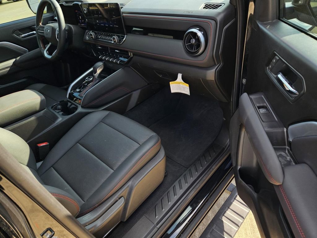 2025 Chevrolet Colorado Z71 - Photo 8
