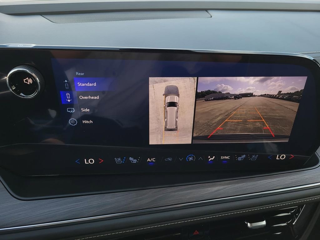 2025 Chevrolet Suburban Premier - Photo 16