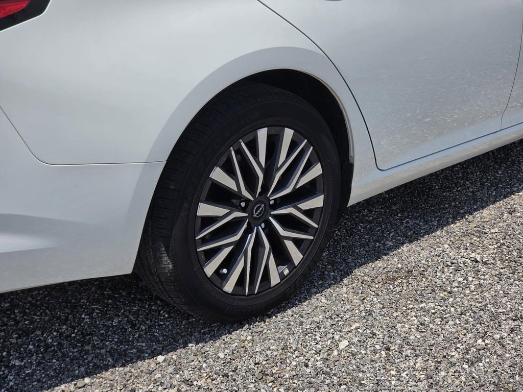2025 Nissan Altima SV - Photo 6