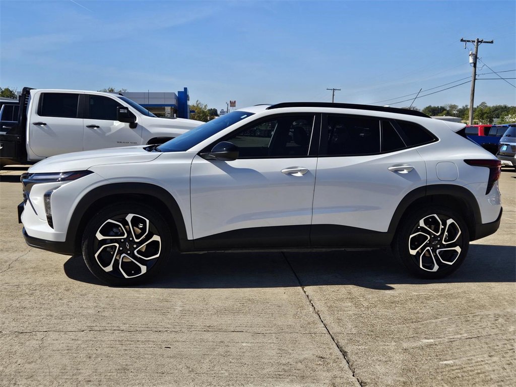 2025 Chevrolet Trax photo 2