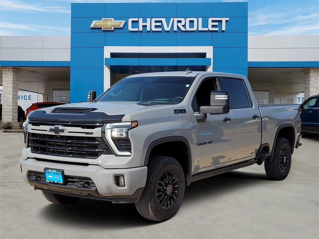 2024 Chevrolet Silverado 2500HD LTZ photo 3