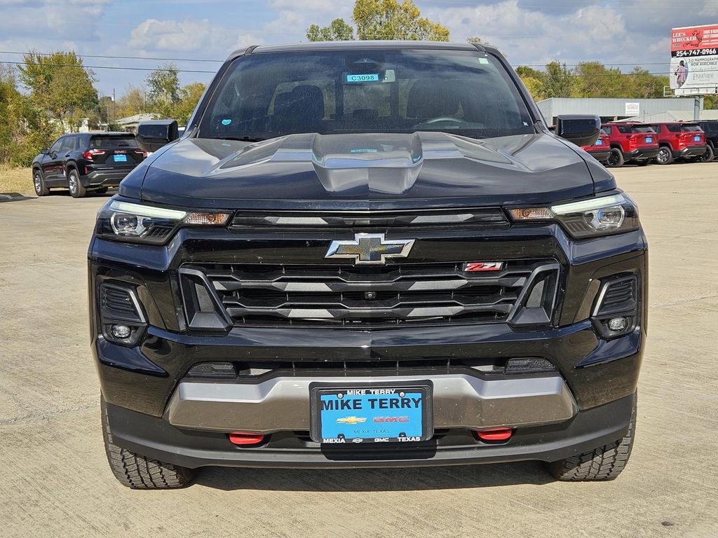 2025 Chevrolet Colorado Z71 - Photo 2