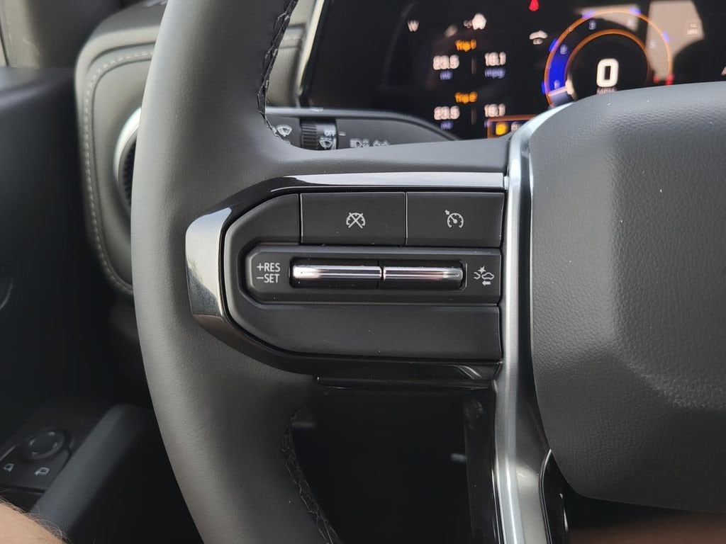 2025 Chevrolet Colorado LT - Photo 9