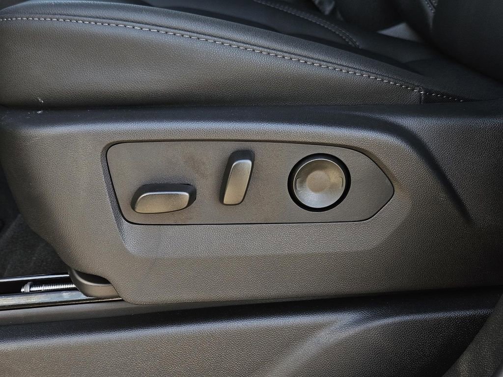 2026 Chevrolet Suburban LT - Photo 25