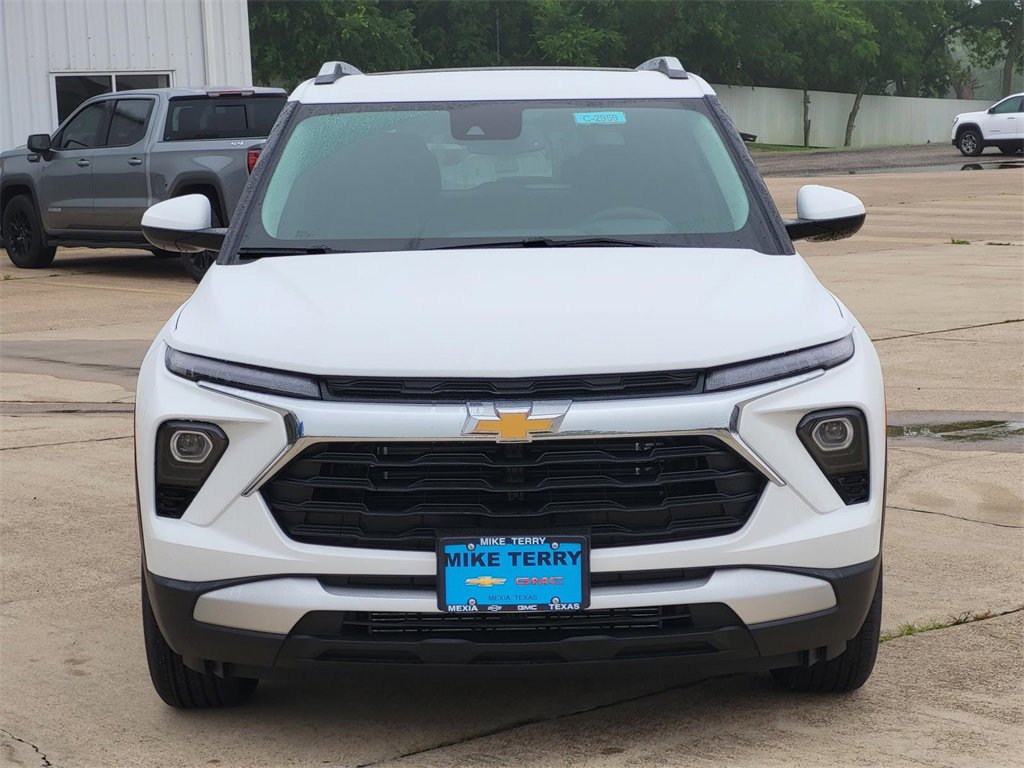 2025 Chevrolet Trailblazer LT photo 2