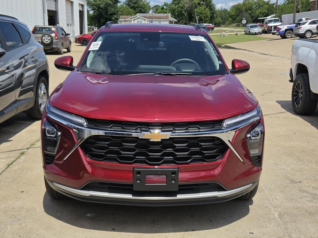 Used 2025 Chevrolet Trax LT SUV