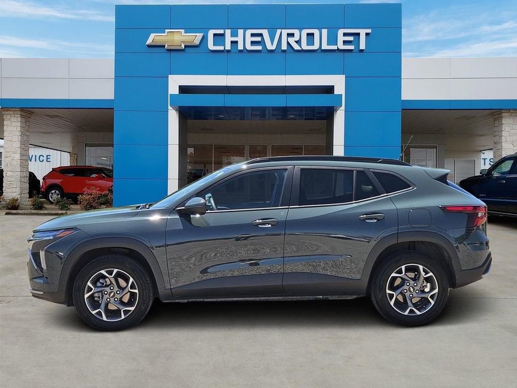 Used 2025 Chevrolet Trax LT SUV