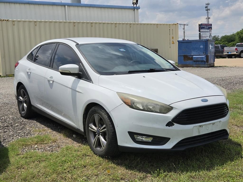 2017 Ford Focus Sedan SE's photo