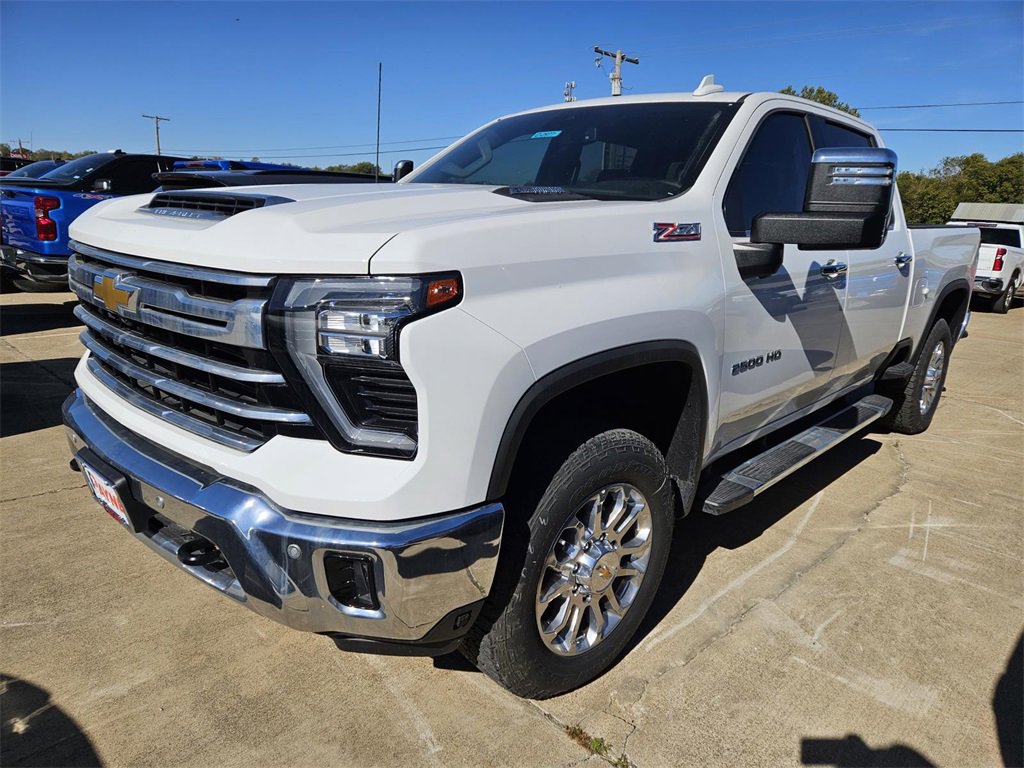 2024 Chevrolet Silverado 2500HD LTZ photo 2