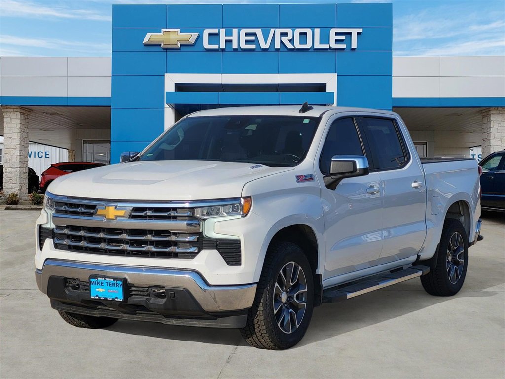 2023 Chevrolet Silverado 1500 LT photo 3