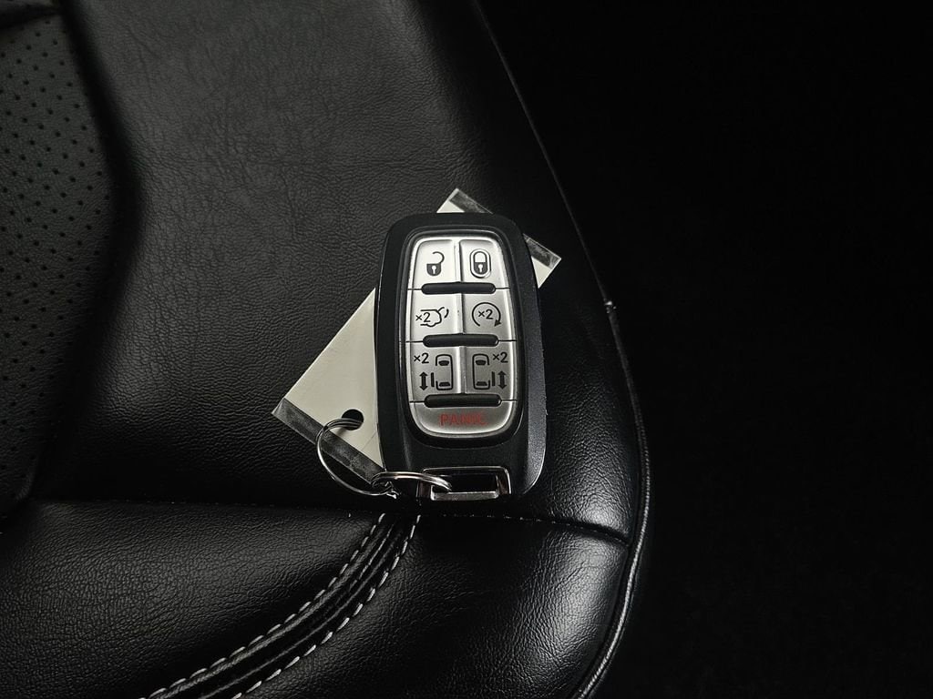 2024 Chrysler Pacifica Touring L - Photo 32