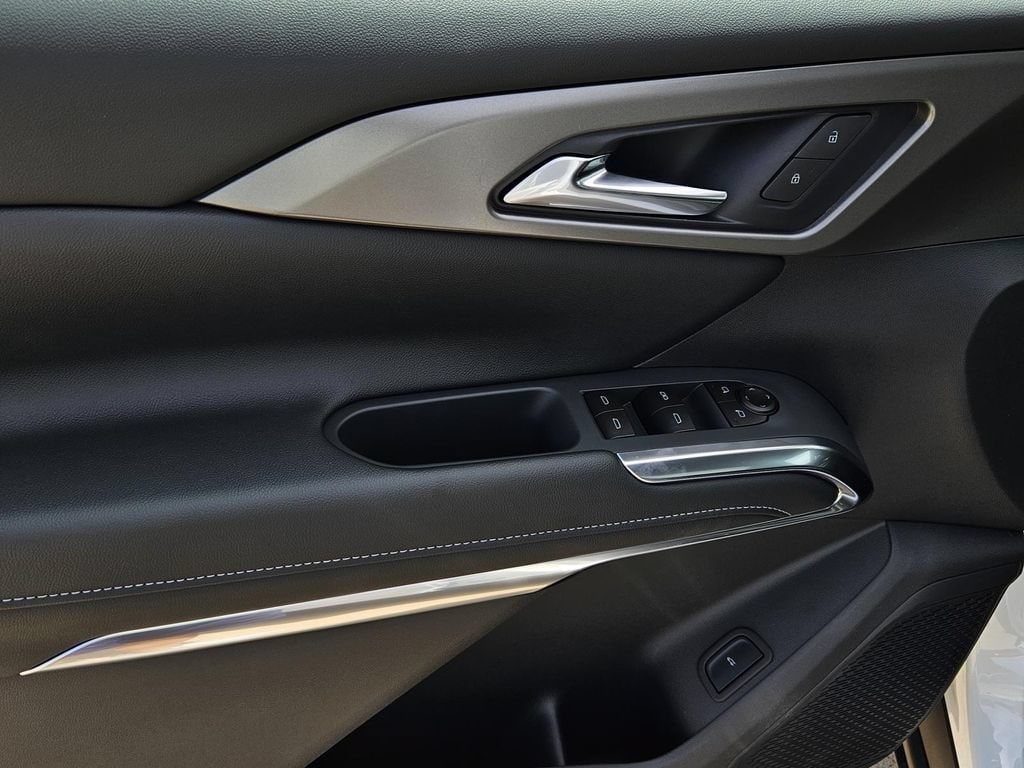 2027 Chevrolet Traverse LT - Photo 15