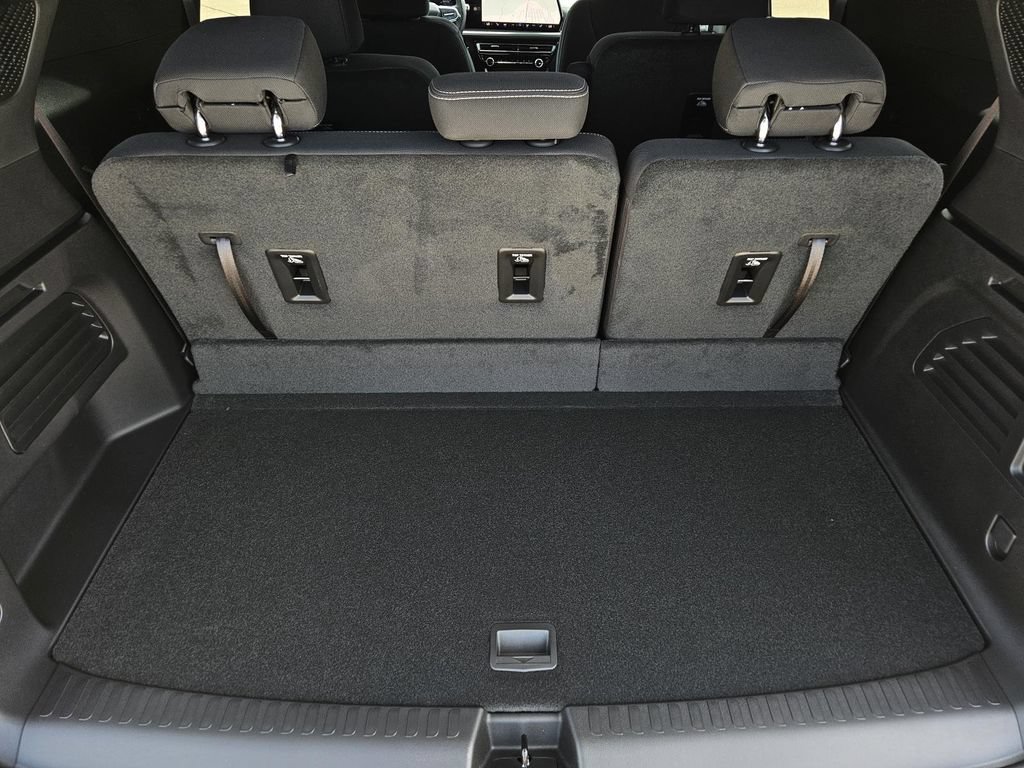 2027 Chevrolet Traverse LT - Photo 25
