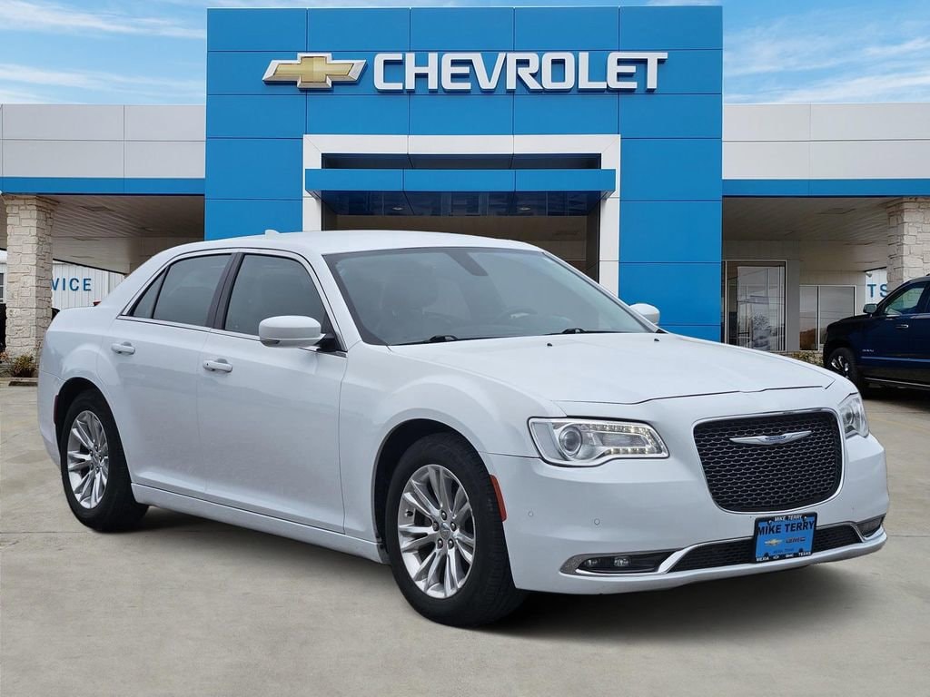 2021 Chrysler 300 Touring L's photo