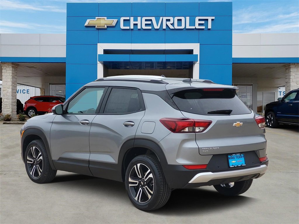 2025 Chevrolet Trailblazer LT photo 3