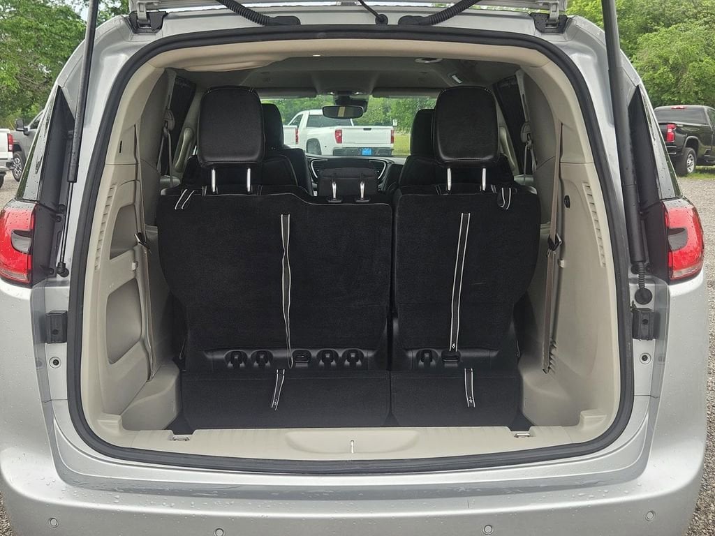 2024 Chrysler Pacifica Touring L - Photo 8