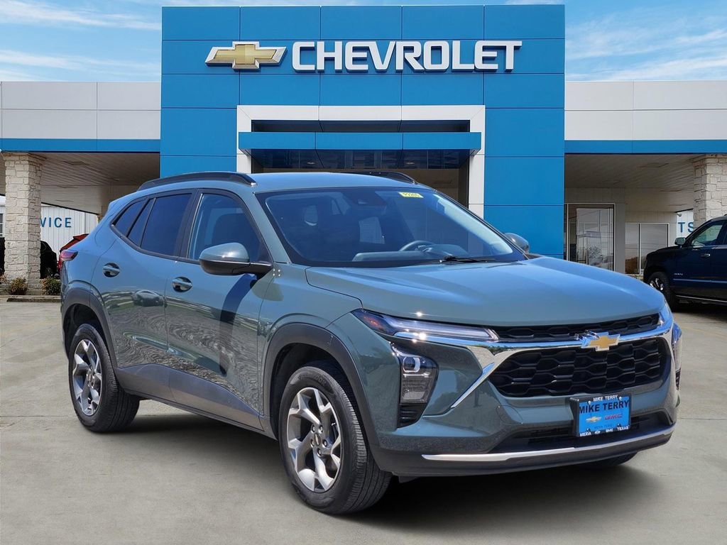 Used 2025 Chevrolet Trax LT SUV