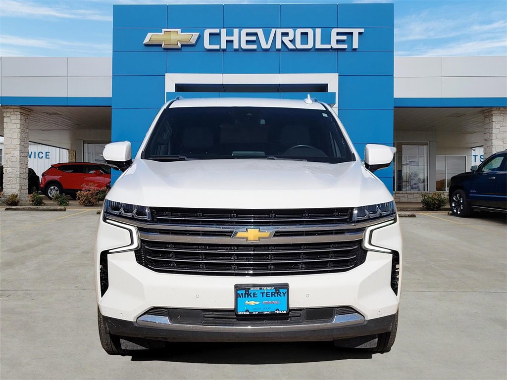 2023 Chevrolet Suburban LT photo 2