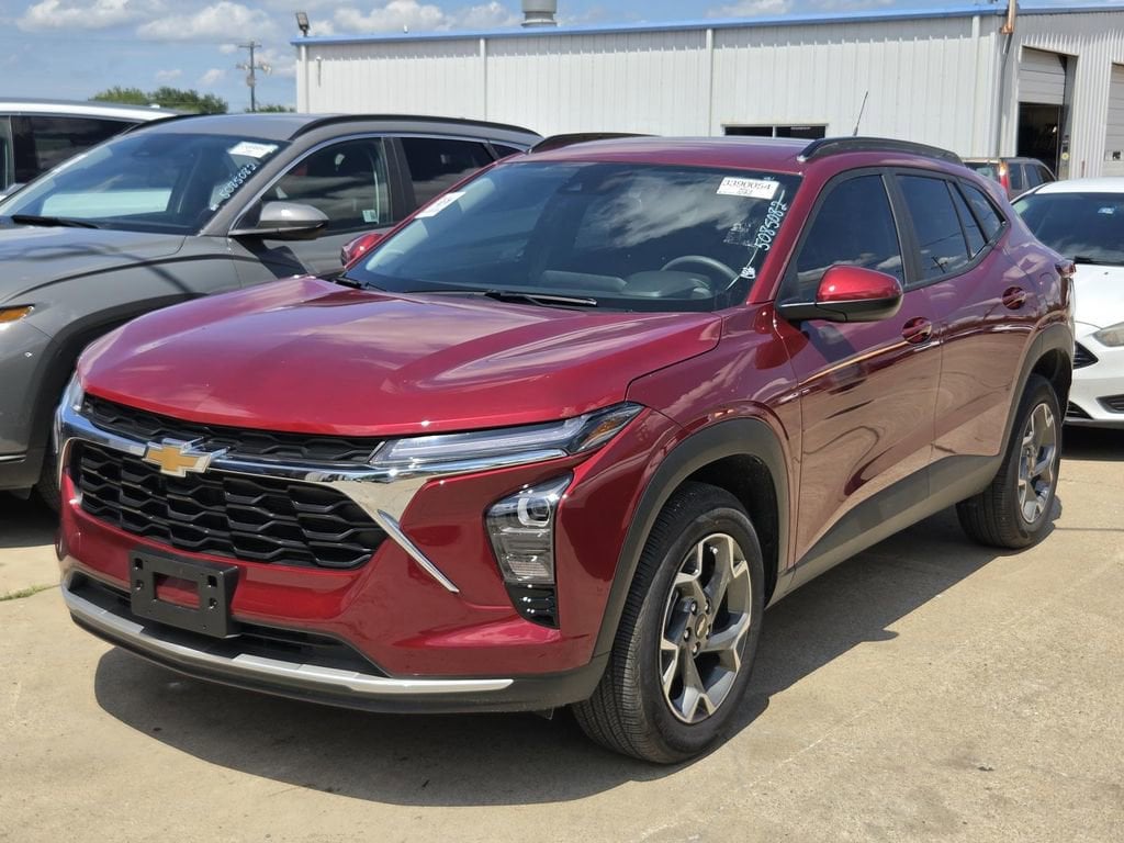 Used 2025 Chevrolet Trax LT SUV