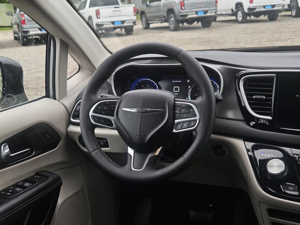 2024 Chrysler Pacifica Touring L - Photo 13