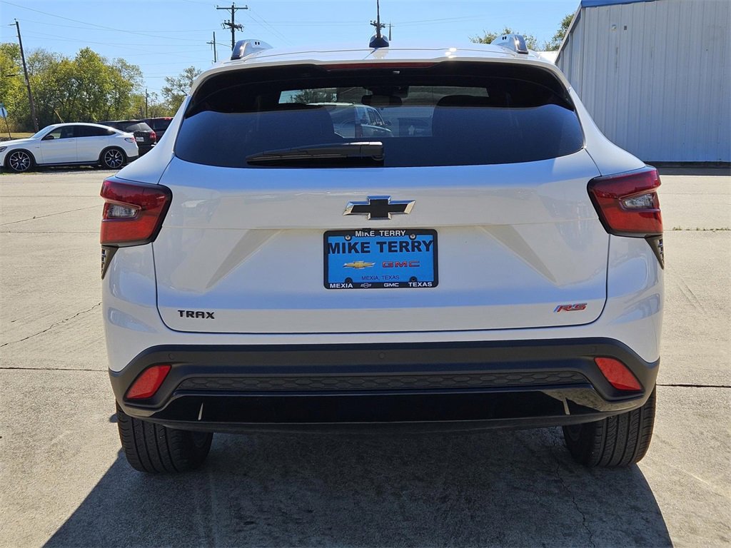 2025 Chevrolet Trax photo 3