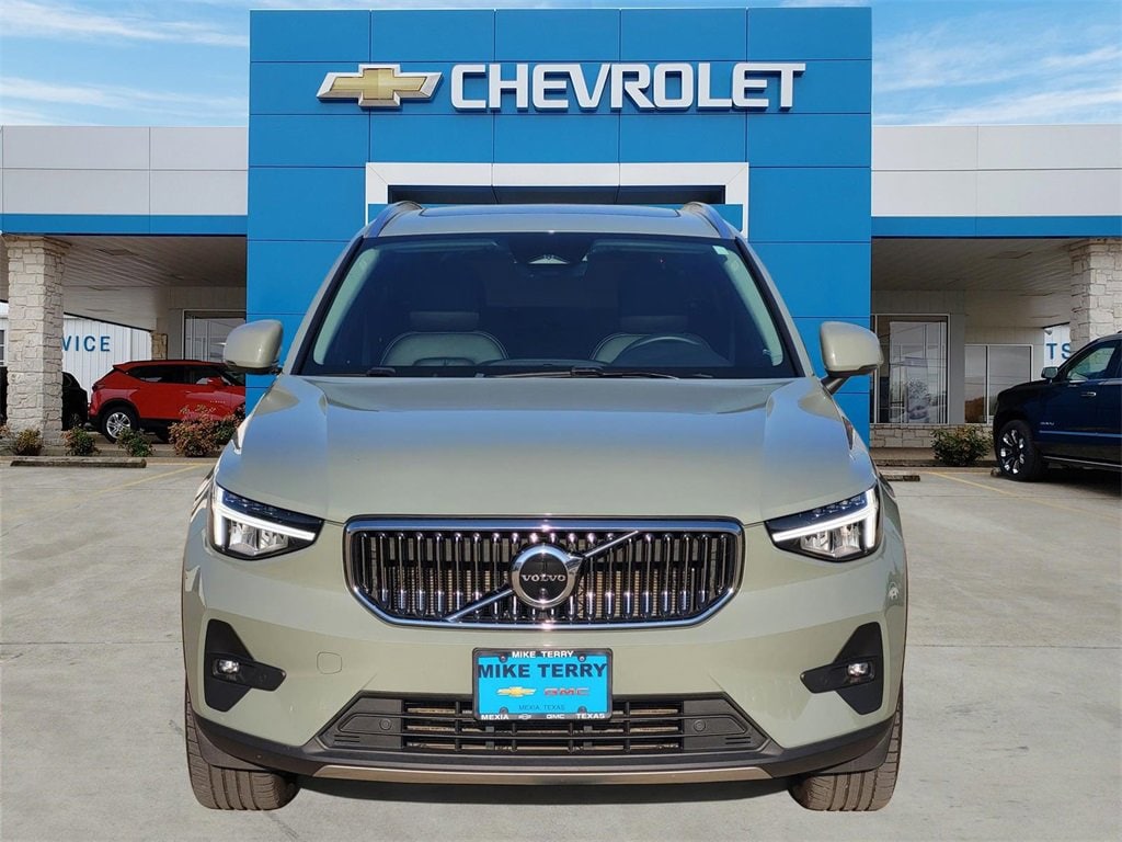 Used 2023 Volvo XC40 Plus Bright Theme