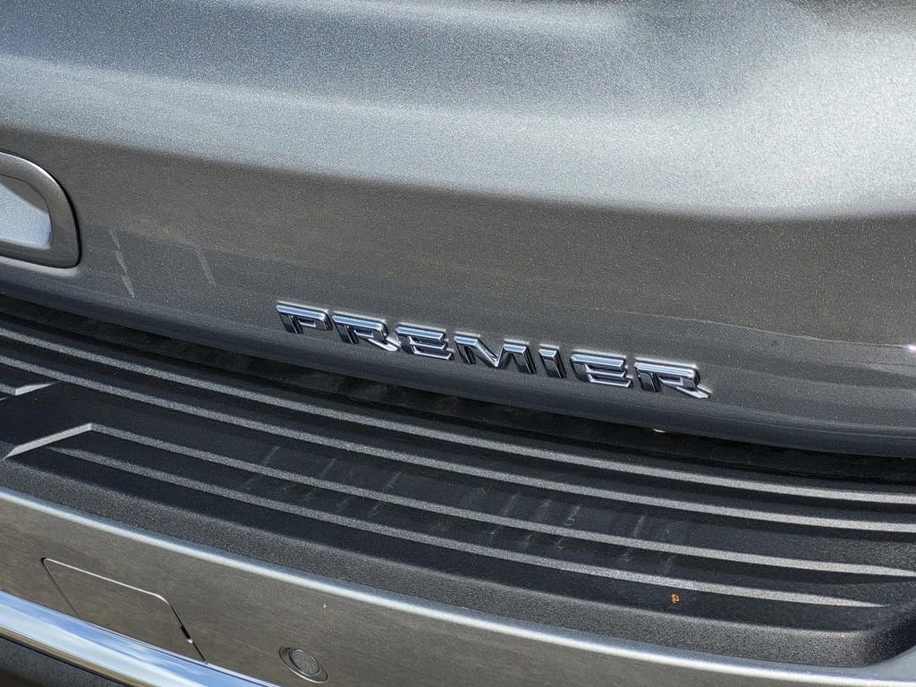 2025 Chevrolet Suburban Premier - Photo 6