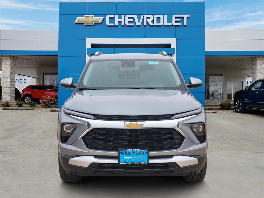 2025 Chevrolet Trailblazer LT photo 2