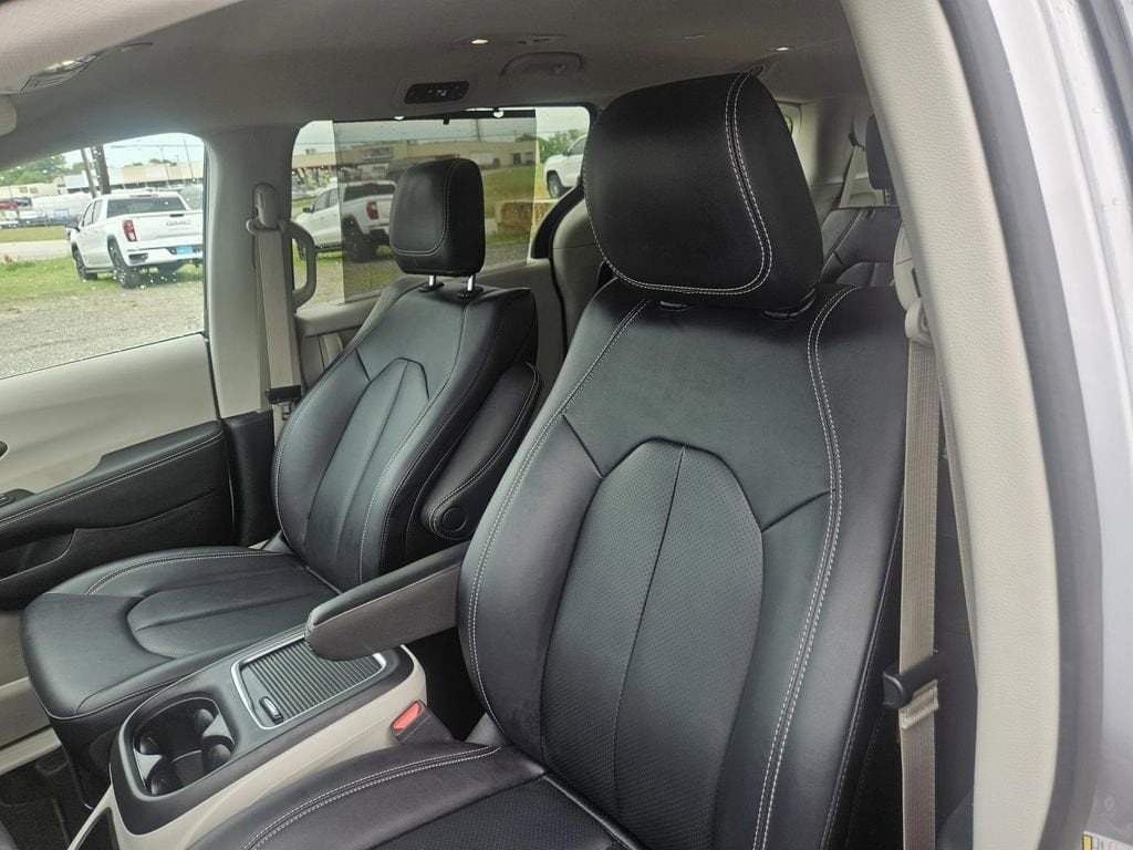 2024 Chrysler Pacifica Touring L - Photo 11
