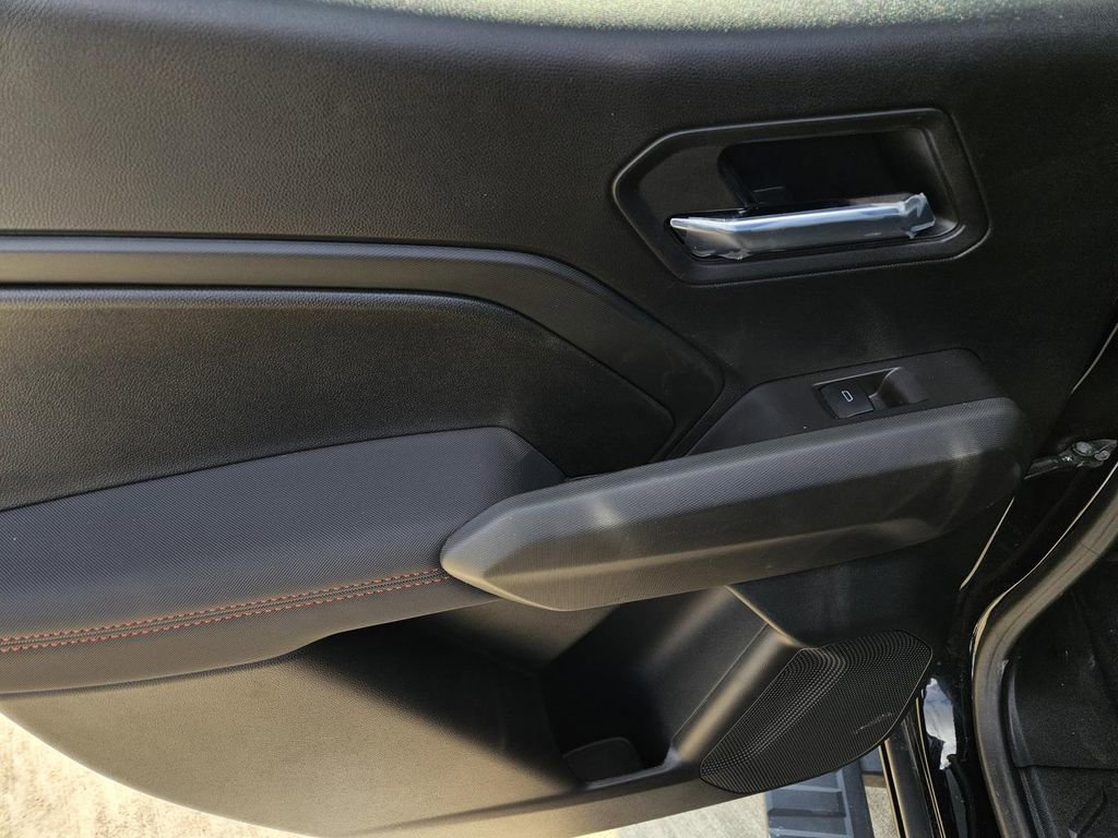 2025 Chevrolet Colorado Z71 - Photo 9
