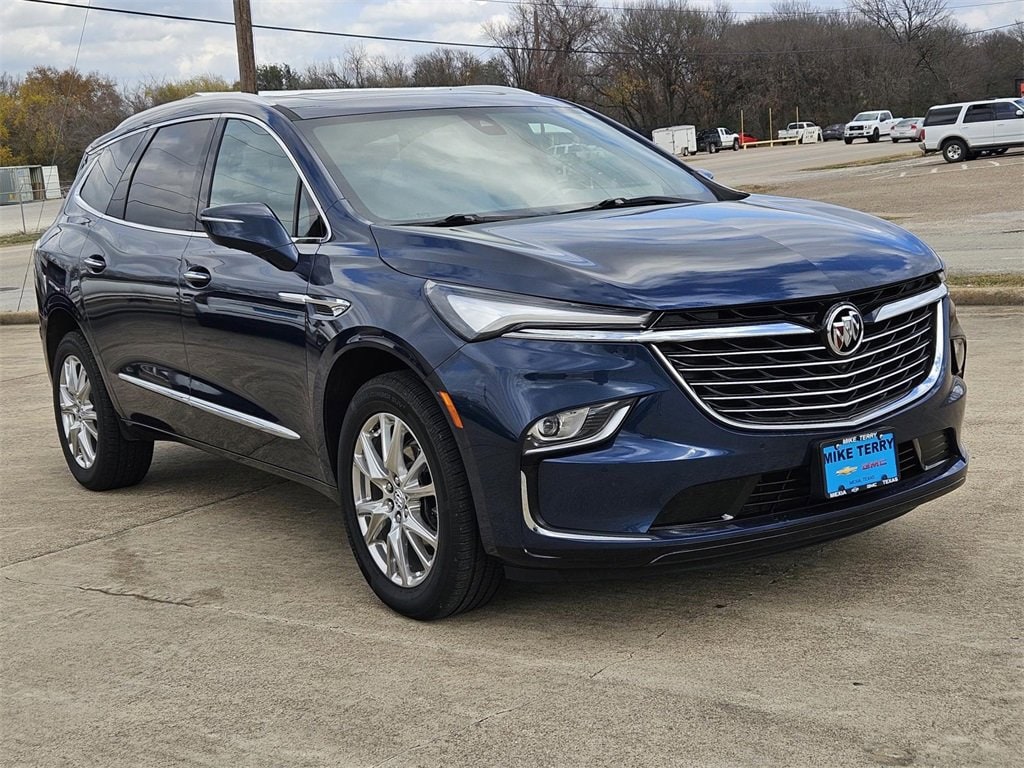 2023 Buick Enclave Essence's photo