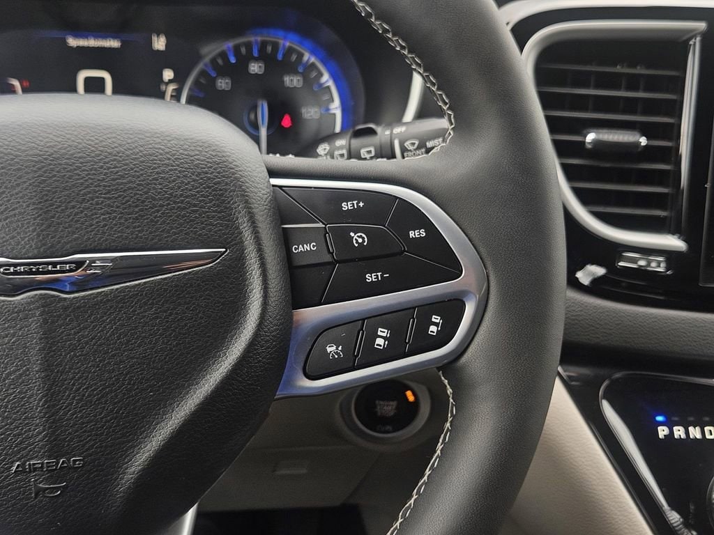 2024 Chrysler Pacifica Touring L - Photo 15