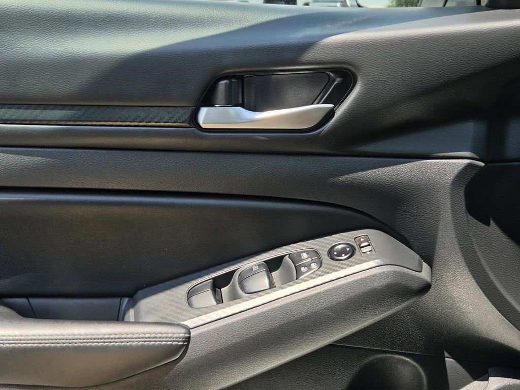 2025 Nissan Altima SV - Photo 24