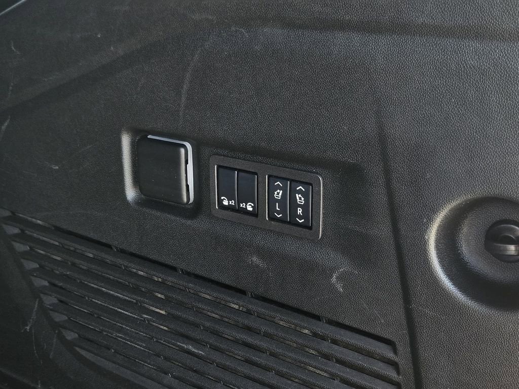 2024 GMC Yukon XL AT4 - Photo 9