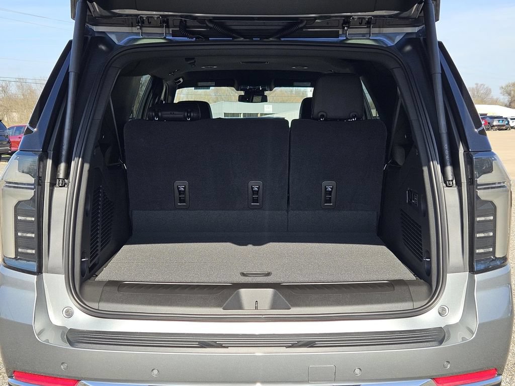 2026 Chevrolet Suburban LT - Photo 8