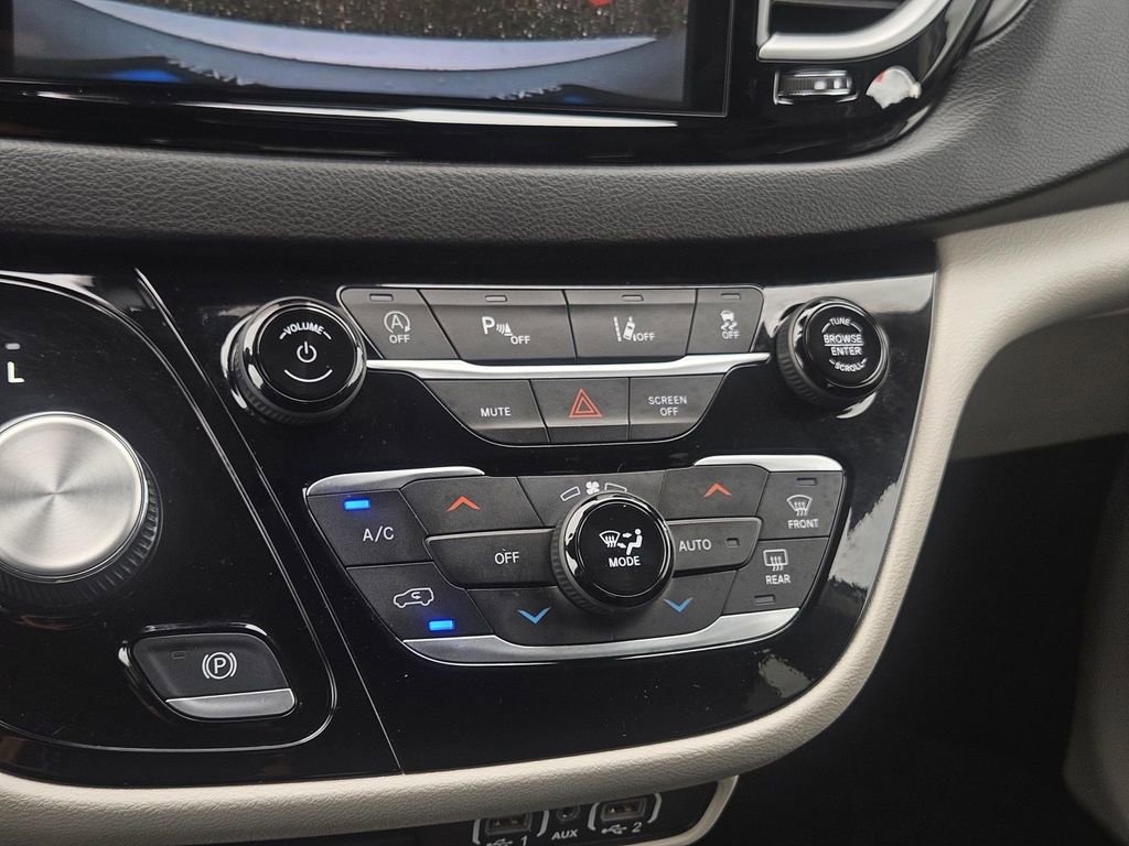 2024 Chrysler Pacifica Touring L - Photo 21